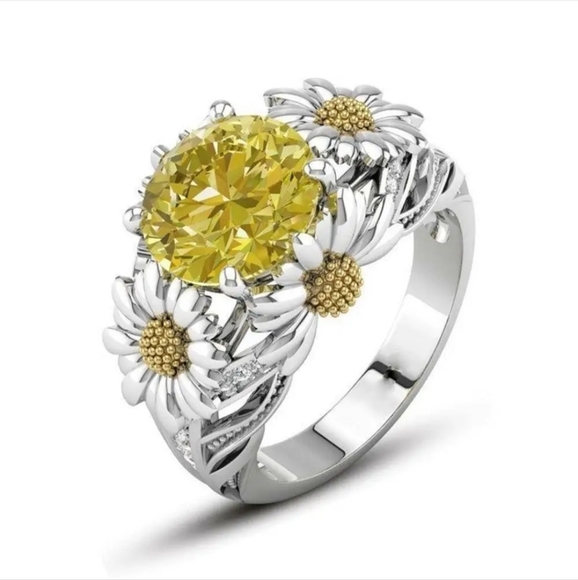 New Round Yellow Cubic Zirconia Daisy Silver Ring. - Picture 2 of 7